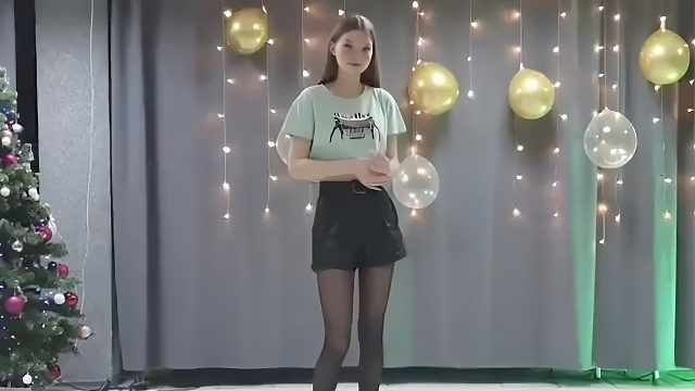 俄罗斯姑娘才艺表演24.01.11_海草00