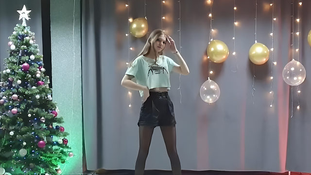 俄罗斯姑娘才艺表演24.01.11_海草01