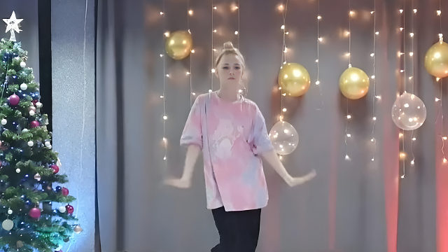 俄罗斯姑娘才艺表演24.01.11_秀儿(拉达)00