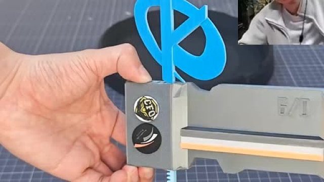 水晶哥看网友自制滔搏陀螺用KC抽