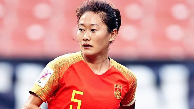 真猛！孟加拉球员与吴海燕飙车，超远吊门险些攻破中国女足