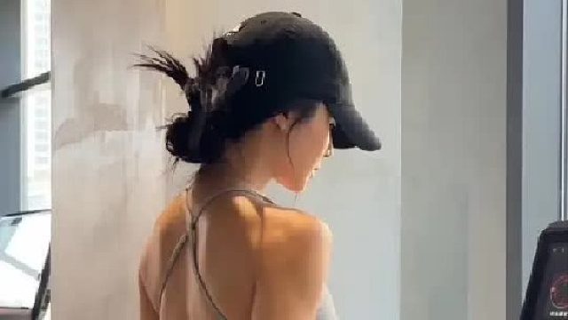 姐姐的腰，专治各种不心动