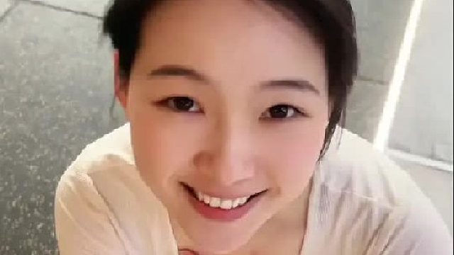 姐姐的腰一扭，谁看了不迷糊