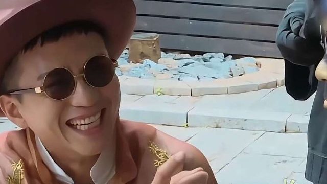 社交悍匪邓超！”