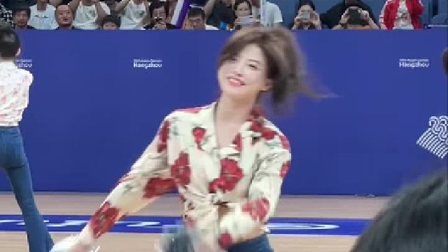 听说你们都喜欢我的喇叭裤和花衬衫？