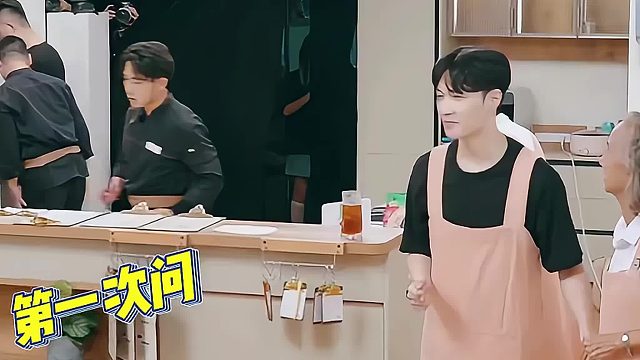 张艺兴被奶奶误以为只有十九岁，差点真的以为自己只有十九岁