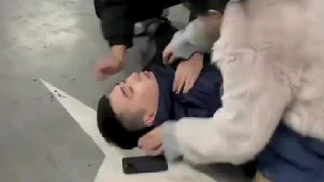 喝多被媳妇查看手机，兄弟机智解围！