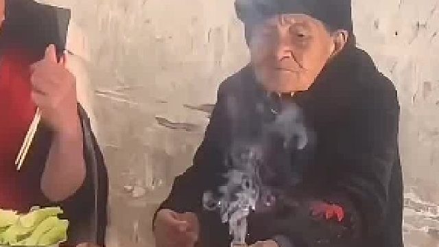 哈哈，姥姥正在叛逆期 _姥姥的幸福生活 _搞笑 _老年人的快乐生活