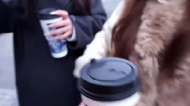 黑衣服那女的急啥