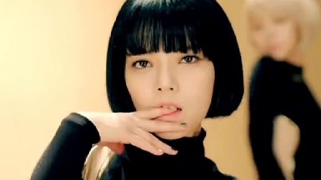 韩国女团AOA热舞遇上大风吹