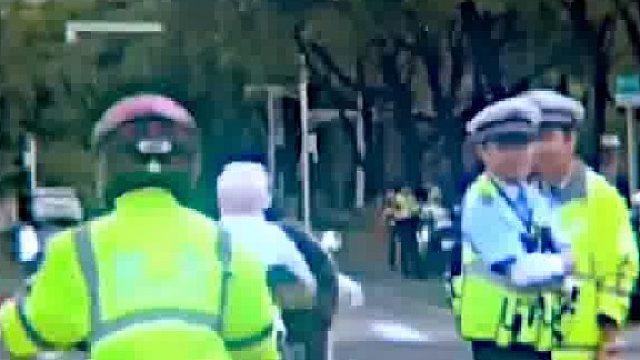 交警_本以为是接班的，群众_我就赌你不敢抓我