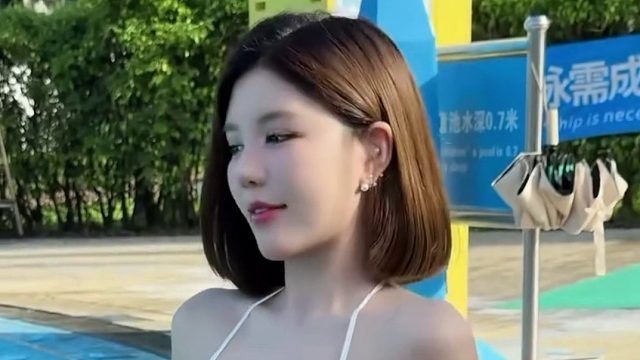 你笑起来真像好天气。