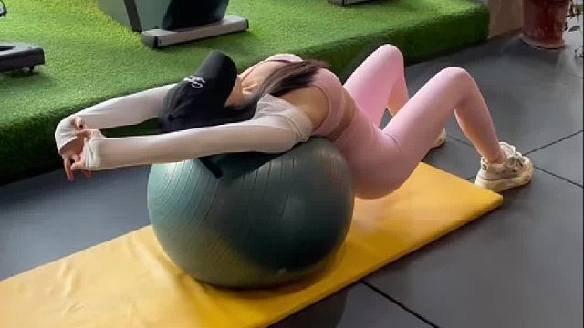 姐姐一出场，氛围感直接拉满