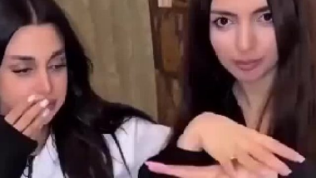 初出茅庐的美女施展魔法，伙伴们满脸怀疑，谁知其中奥秘_