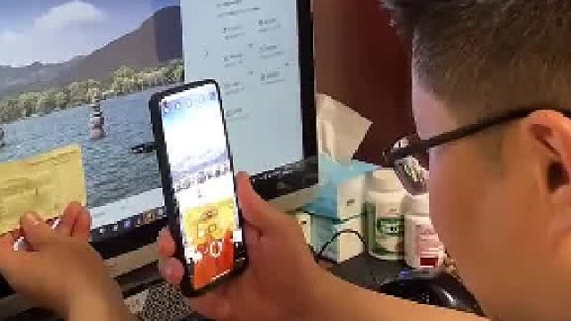 老师布置假期作业,要求学生与钱币风景合拍