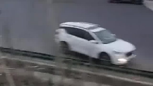 汽车大军经过吴庄收费站，就明白为什么要设计成这么大