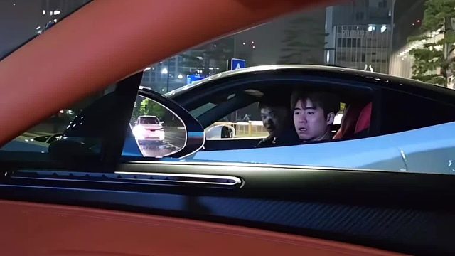 什么车让小哥如此惊讶