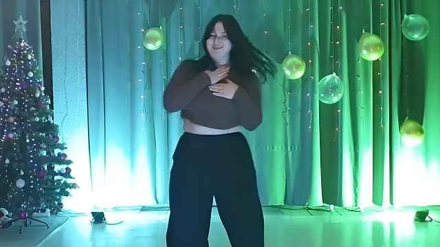 俄罗斯姑娘才艺表演24.01.13_海军(嘎贾)01