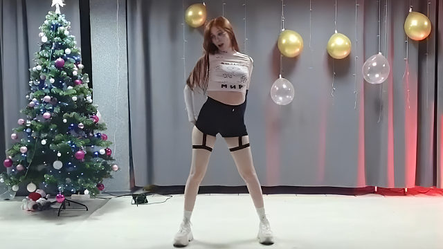 俄罗斯姑娘才艺表演24.01.13_静儿(拉达)04