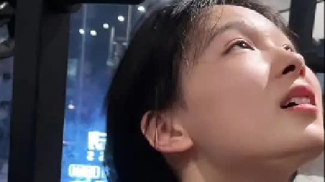 目光别躲，我知道你在看