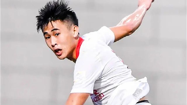 飒！国足名场面：戴伟浚神级直塞穿过4人，李霄鹏鼓掌点赞