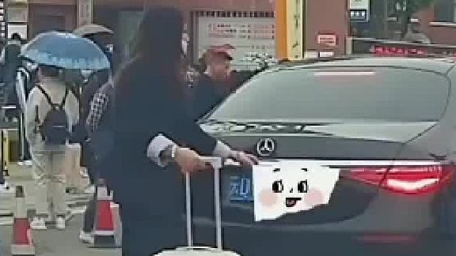 也不给人家车门关上[捂脸]