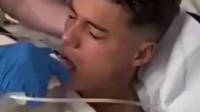 这喉咙不得疼半个月