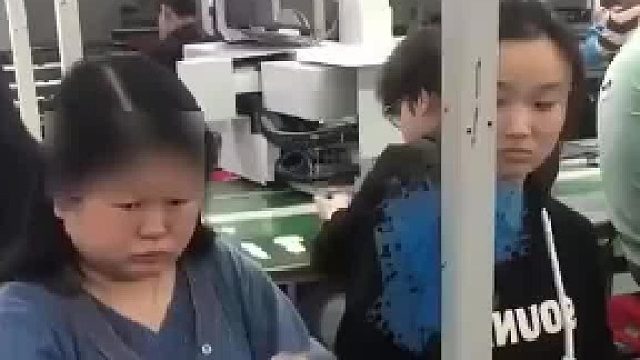 组长是男的话，给漂亮年轻的女的安排轻松岗位