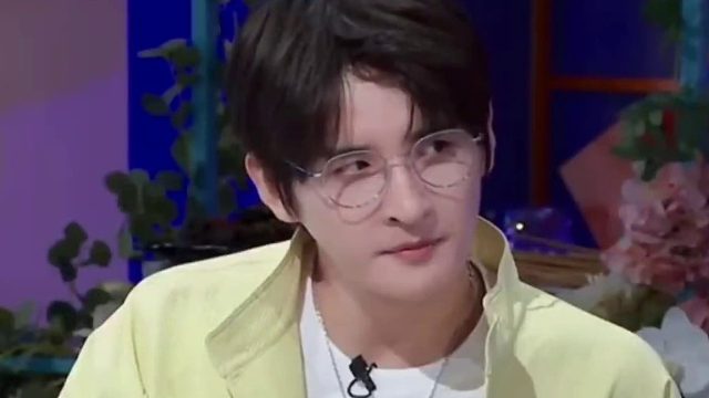 张远：我要上恋宗谈恋爱了。苏醒：这节目你十年前就该上了，要上到找到对象为之，不要只上这一季。