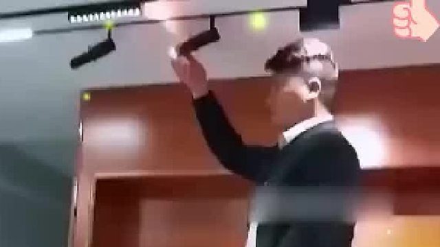 男子给照片调灯光，没想到需要这么调，真是长见识了