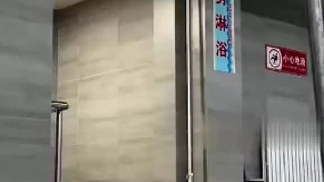 说明下 不穿泳裤不代表没穿nei裤。