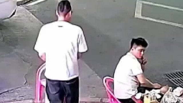 一个都不知道什么事，一个以为是自己的事