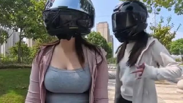 这家庭富有，奶奶都住三楼