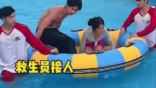 这在足球场上属于是故意滑铲，要给红牌的