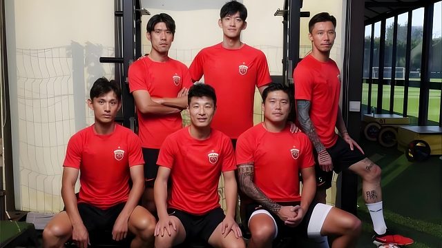 一生一队！海港为吕文君蔡慧康办退役仪式，武磊张琳芃落泪