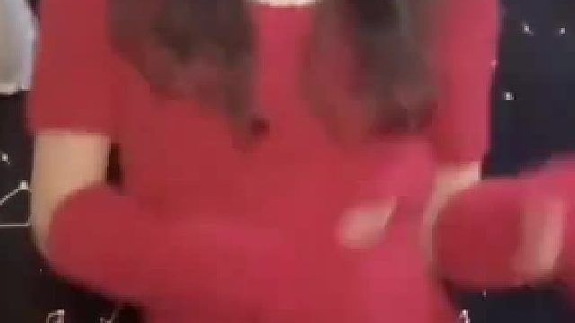 #越南鼓卡点甜妹舞 前面动作都记得觉得自己好nb 后面忘记动作了也不能停下来像颠婆一样乱编