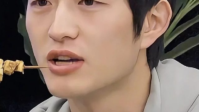 王俊凯：你要不说，我就不让奥特曼拯救你们了