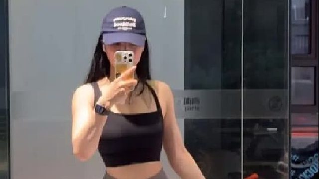 拜托，假装着迷一下叭