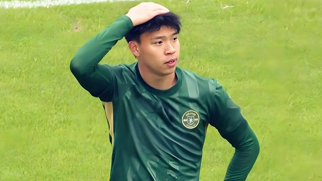 极限攻防！王钰栋晃开防守低射被李昊扑出，郑智看愣住了