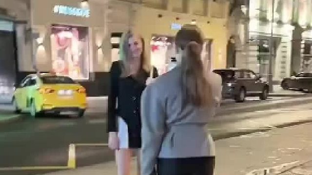 捷克街头：遇见了谁，是心动的感觉遇到俄罗斯美女