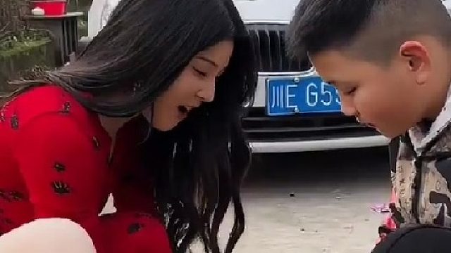 姐姐：我非常乐意去给你买。但是我看你做了一半了哈哈。