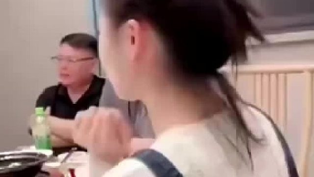 女子仅用3秒“换头”，操作直接震惊小伙，果然短发更迷人！