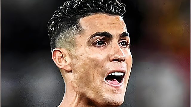 搞笑一幕！C罗险被毁容名场面：大门牙撞到曼联大头的头