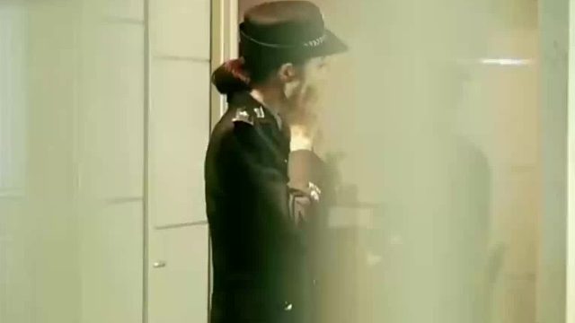 女警因为一双腿，被变态杀人犯劫持