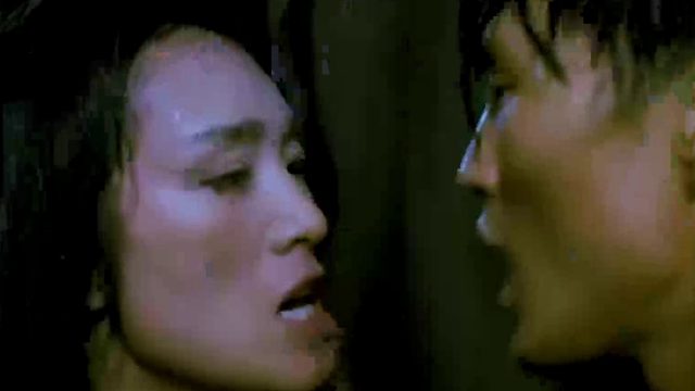 女人为了男人  就把小孩子挡箭牌   真是狠心啊