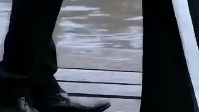 故意为之？把她推下去了