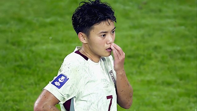 又逃一红？朝鲜女足队长肘击王霜，主裁手下留情仅出黄牌！