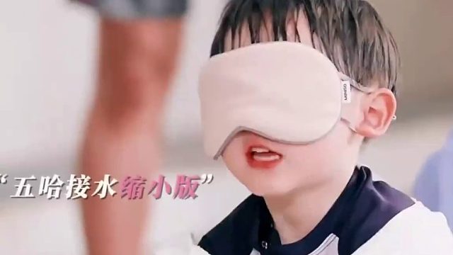 大硕接水时眼睛都能看到，愣是一滴水都没有接到。