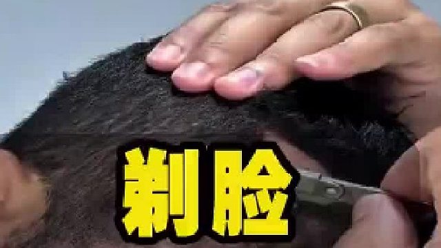 在很多中东地区理发店，不是靠剪发挣钱，他们主要项目是剔脸