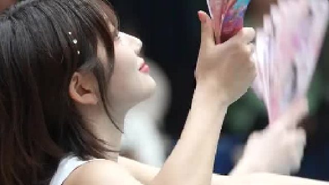 在球场拍太有青春活力啦